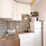 In Near Sea Apartman *