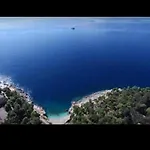 아파트 In Near Sea *