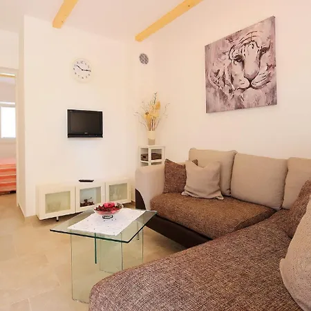 Exquisite In Ilo With Balcony